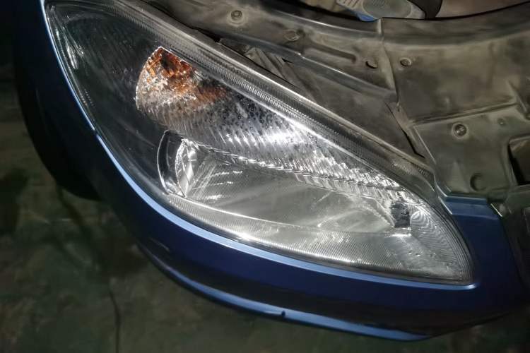 Used Skoda Fabia 2014 1.4L Manual Crystal Edition Right Front Headlight