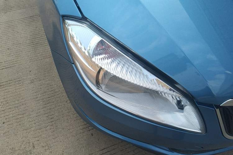 Used Skoda Fabia 2014 1.4L Manual Crystal Edition Right Front Headlight
