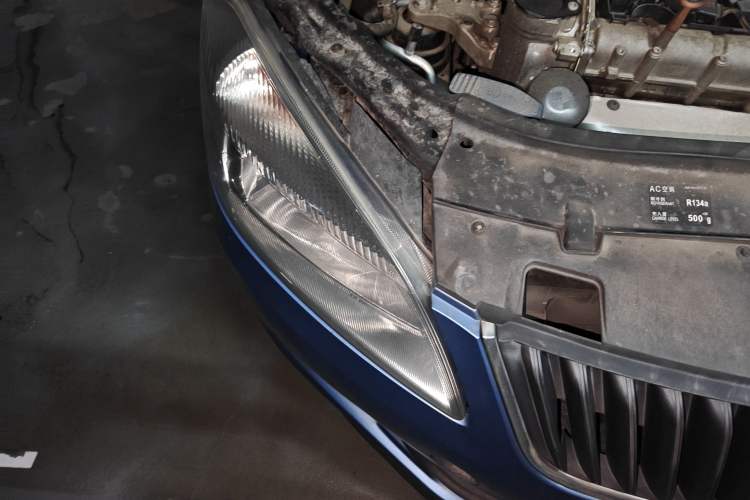 Used Skoda Fabia 2014 1.4L Automatic Crystal Edition Right Front Headlight