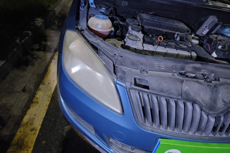 Used Skoda Fabia 2014 1.4L Manual Crystal Edition Right Front Headlight