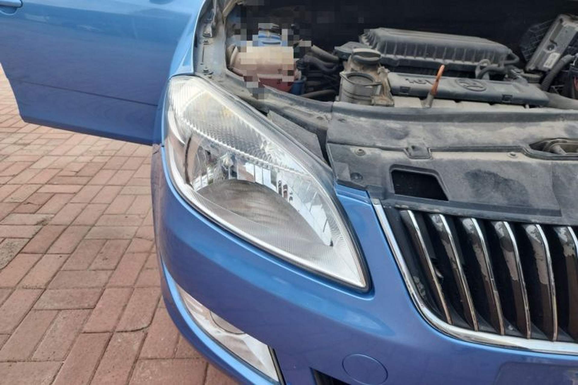 Used Skoda Fabia 2014 1.4L Automatic Crystal Edition Right Front Headlight