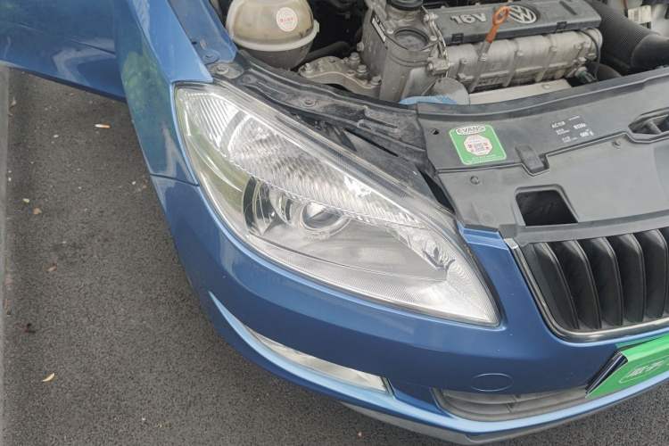 Used Skoda Fabia 2014 1.4L Manual Crystal Edition Right Front Headlight