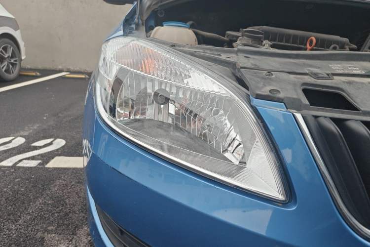 Used Skoda Fabia 2014 1.4L Manual Crystal Edition Right Front Headlight