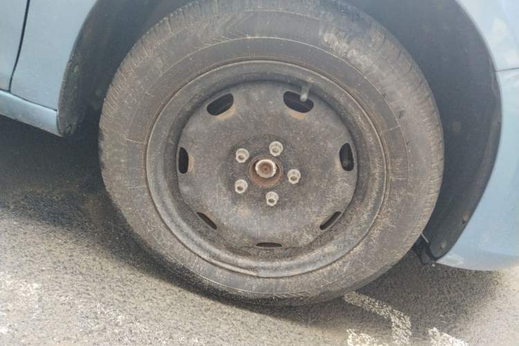 Used Skoda Fabia 2014 1.4L Automatic Crystal Edition Right Front Wheel Hub