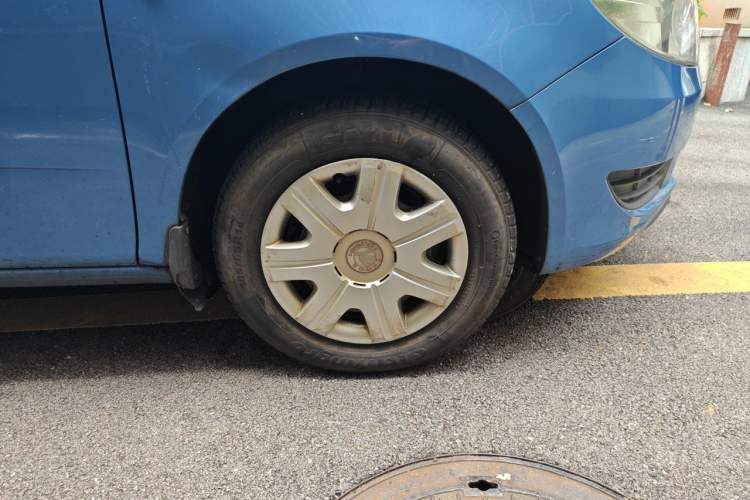 Used Skoda Fabia 2014 1.4L Automatic Crystal Edition Right Front Wheel Hub