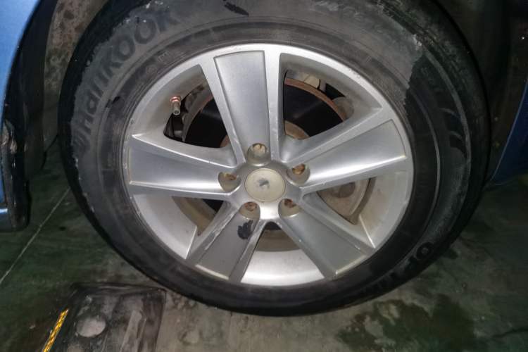 Used Skoda Fabia 2014 1.4L Manual Crystal Edition Right Front Wheel Hub