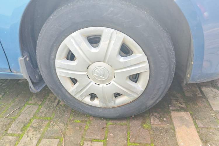 Used Skoda Fabia 2014 1.4L Automatic Crystal Edition Right Front Wheel Hub
