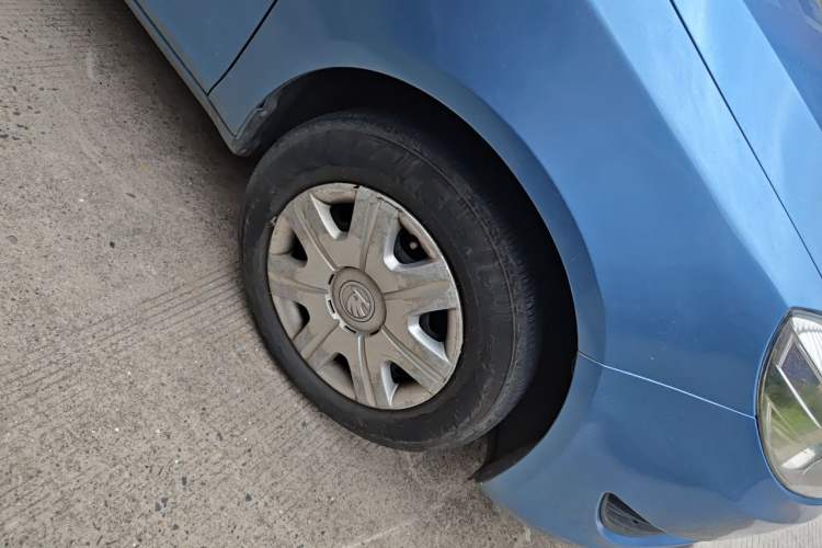 Used Skoda Fabia 2014 1.4L Automatic Crystal Edition Right Front Wheel Hub