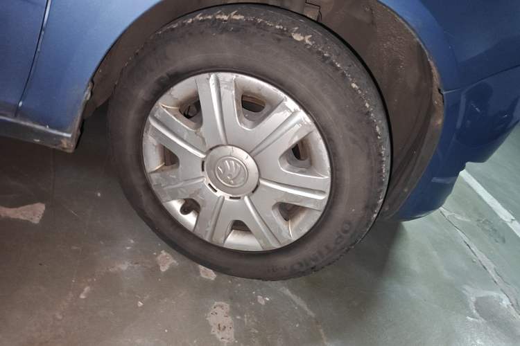 Used Skoda Fabia 2014 1.4L Automatic Crystal Edition Right Front Wheel Hub