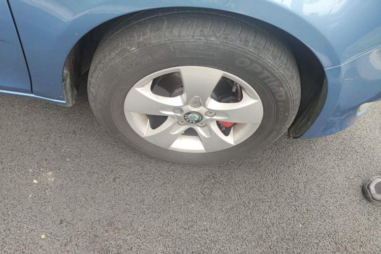 Used Skoda Fabia 2014 1.4L Manual Crystal Edition Right Front Wheel Hub