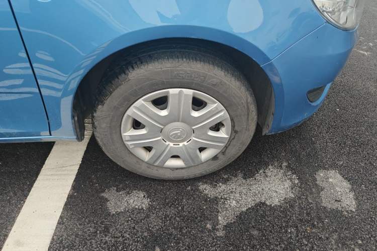 Used Skoda Fabia 2014 1.4L Manual Crystal Edition Right Front Wheel Hub