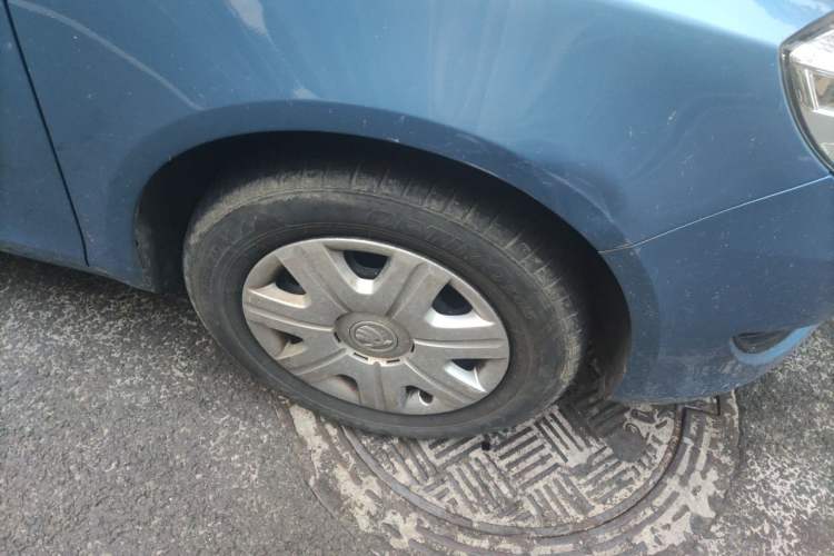 Used Skoda Fabia 2014 1.4L Automatic Crystal Edition Right Front Wheel Hub