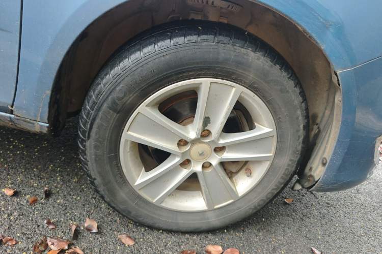 Used Skoda Fabia 2014 1.4L Manual Crystal Edition Right Front Wheel Hub