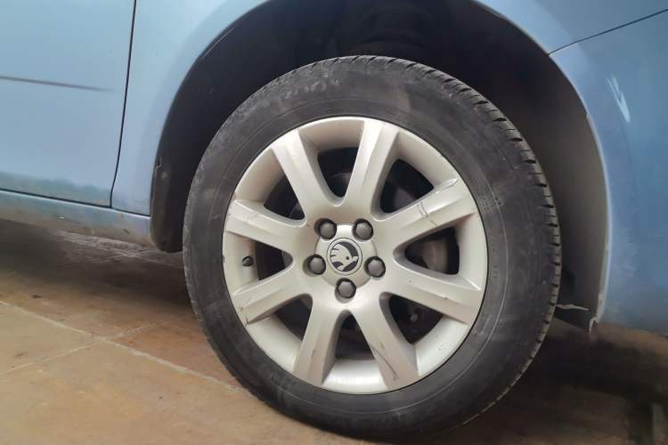 Used Skoda Fabia 2014 1.4L Manual Jingling Edition Right Front Wheel Hub