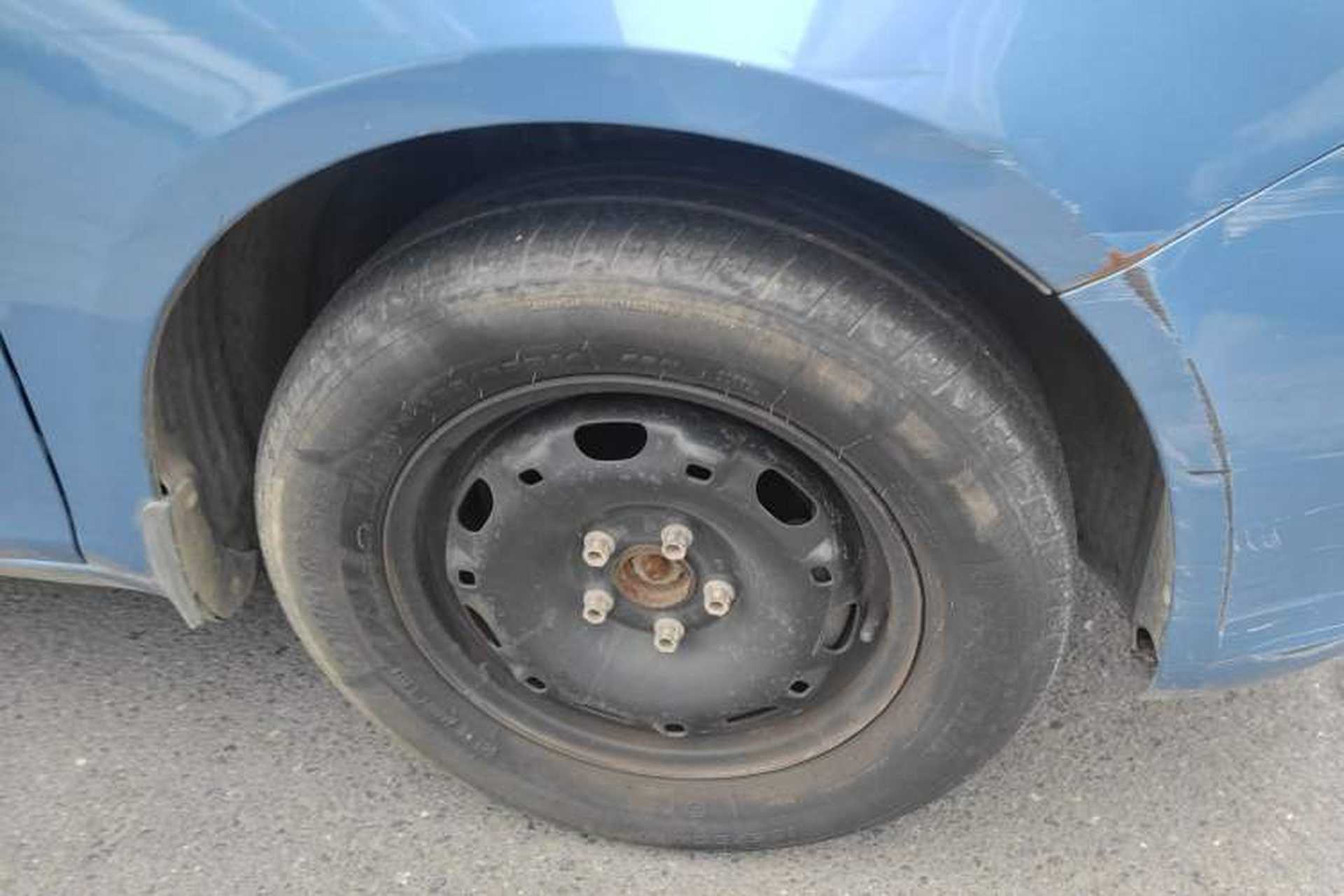 Used Skoda Fabia 2014 1.4L Automatic Crystal Edition Right Front Wheel Hub