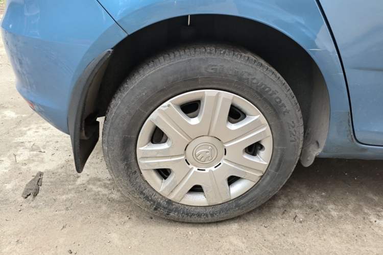 Used Skoda Fabia 2014 1.4L Manual Crystal Edition Right Rear Wheel Hub