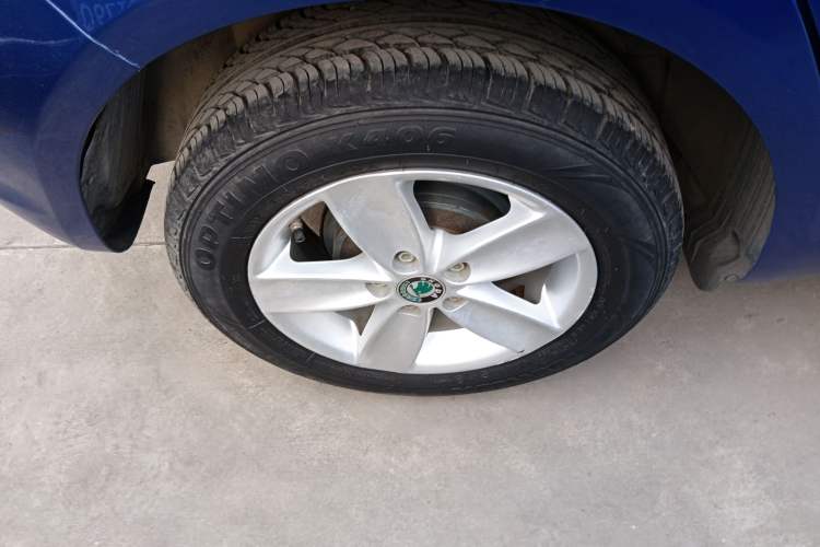 Used Skoda Fabia 2014 1.4L Automatic Crystal Edition Right Rear Wheel Hub