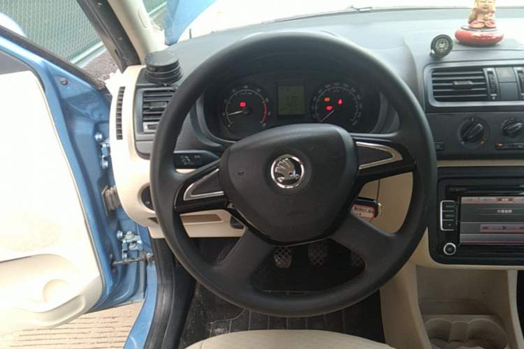 Used Skoda Fabia 2014 1.4L Manual Crystal Edition Steering Wheel