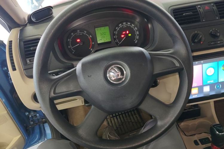 Used Skoda Fabia 2014 1.4L Automatic Crystal Edition Steering Wheel