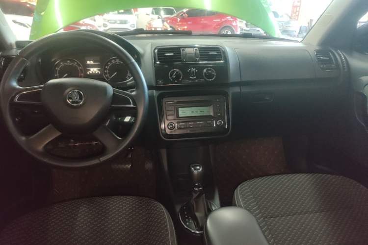 Used Skoda Fabia 2014 1.6L Automatic Sport Edition Center Console