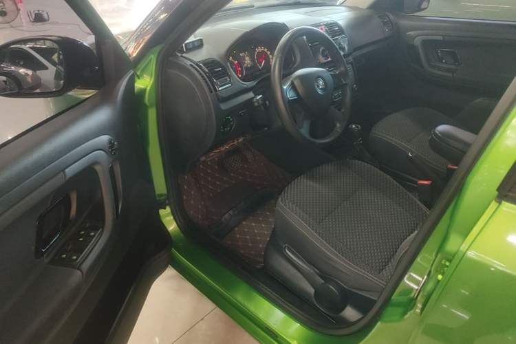 Used Skoda Fabia 2014 1.6L Automatic Sport Edition Driver Seat