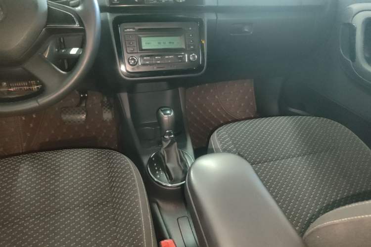 Used Skoda Fabia 2014 1.6L Automatic Sport Edition Gear Lever