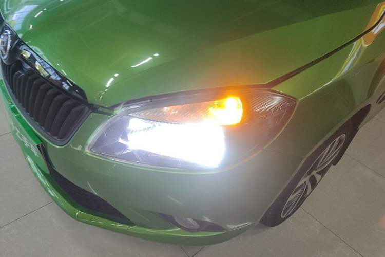 Used Skoda Fabia 2014 1.6L Automatic Sport Edition Left Front Headlight