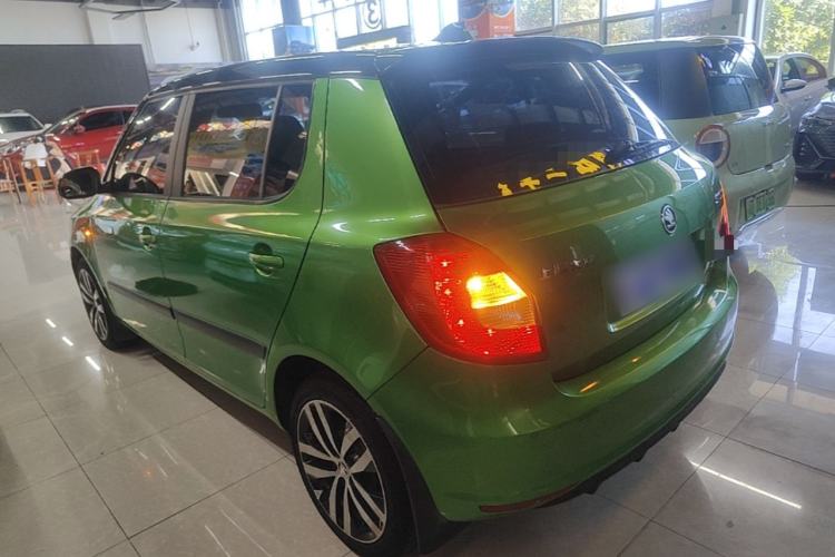 Used Skoda Fabia 2014 1.6L Automatic Sport Edition Rear Left 45 Deg