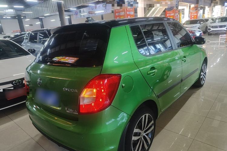 Used Skoda Fabia 2014 1.6L Automatic Sport Edition Rear Right 45 Deg