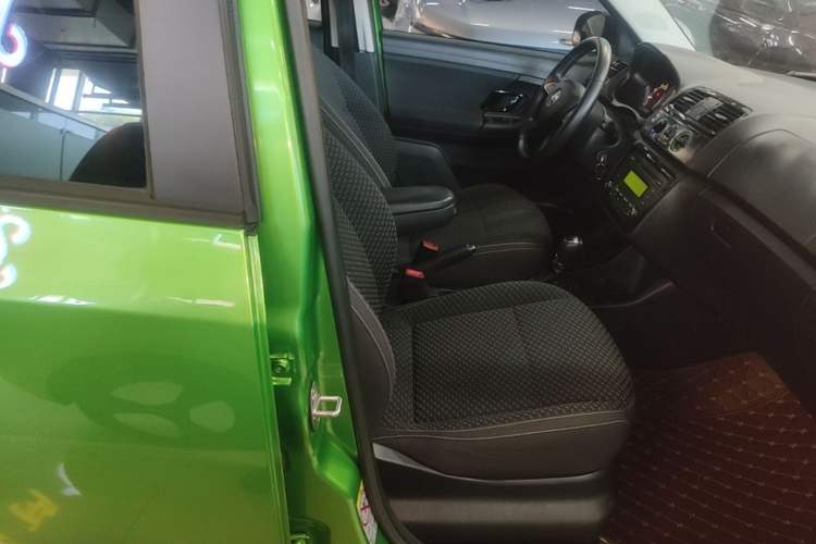 Used Skoda Fabia 2014 1.6L Automatic Sport Edition Right Front Seat