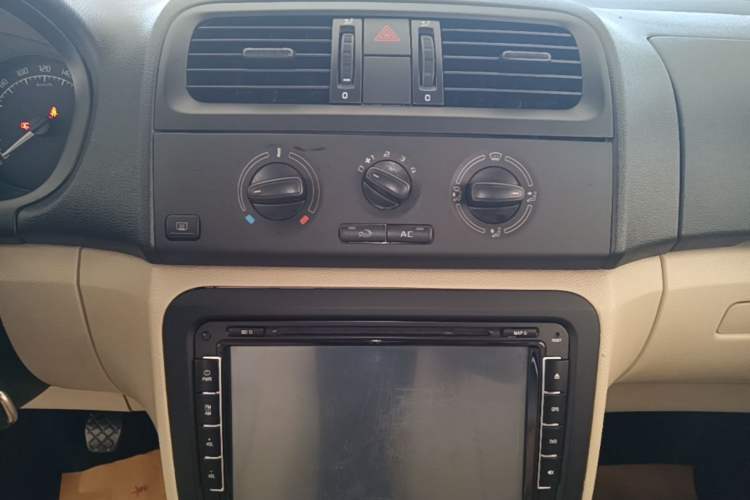 Used Skoda Fabia 2014 1.4L Manual Crystal Edition Audio And AC Panel