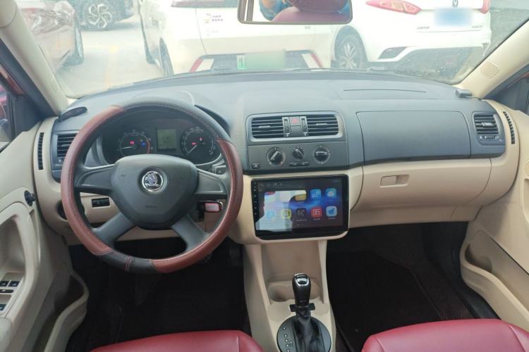 Used Skoda Fabia 2014 1.4L Automatic Crystal Edition Center Console