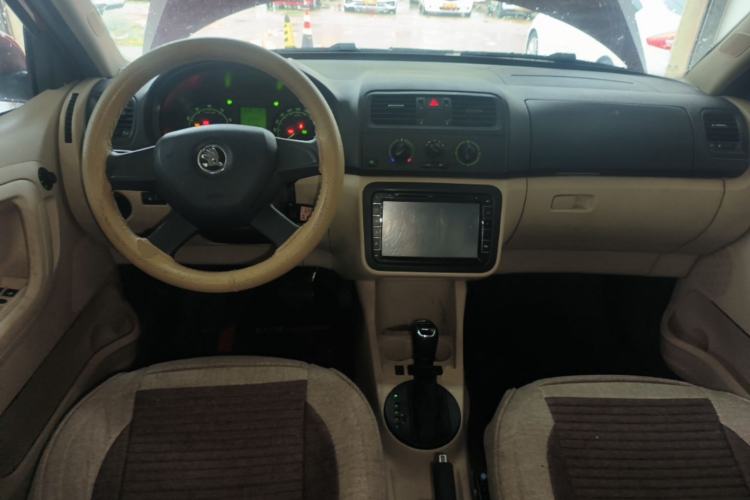 Used Skoda Fabia 2014 1.4L Automatic Crystal Edition Center Console