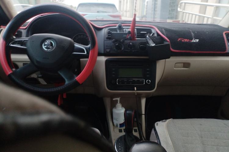 Used Skoda Fabia 2014 1.6L Scout Center Console
