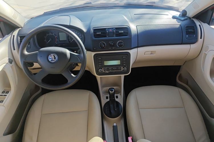 Used Skoda Fabia 2014 1.4L Automatic Crystal Edition Center Console