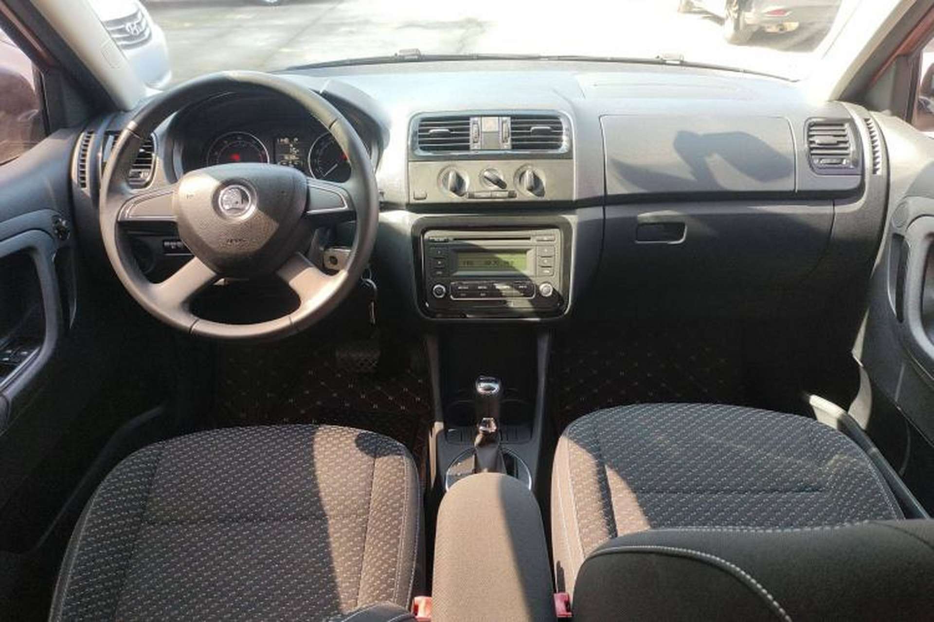 Used Skoda Fabia 2014 1.6L Automatic Sport Edition Center Console