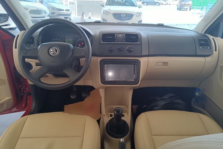 Used Skoda Fabia 2014 1.4L Manual Crystal Edition Center Console