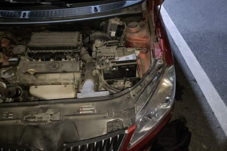 Used Skoda Fabia 2014 1.6L Automatic Crystal Edition Engine Bay Left