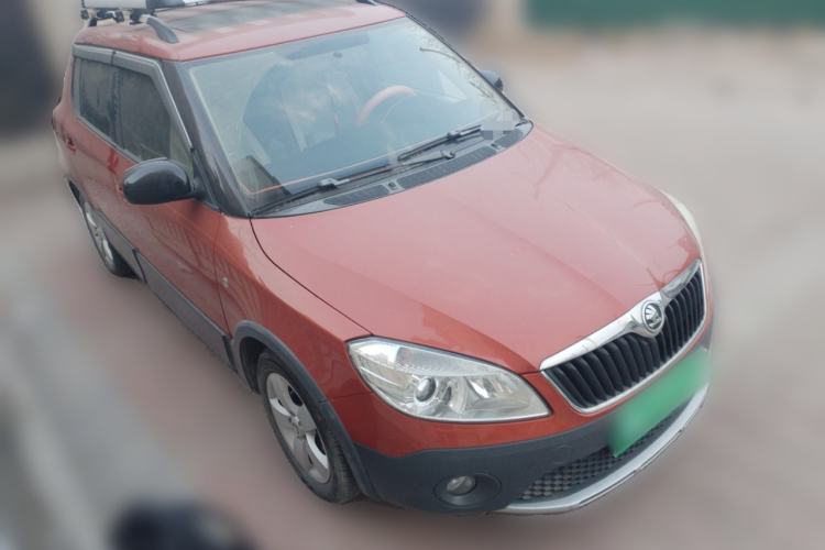 Used Skoda Fabia 2014 1.6L Scout Front Right 45 Deg