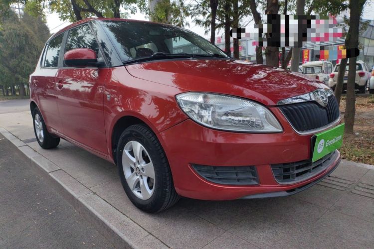 Used Skoda Fabia 2014 1.4L Automatic Crystal Edition Front Right 45 Deg