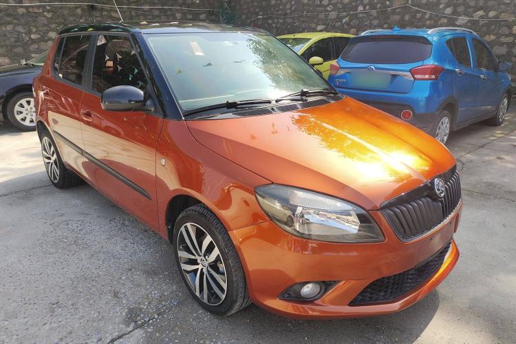 Used Skoda Fabia 2014 1.6L Automatic Sport Edition Front Right 45 Deg