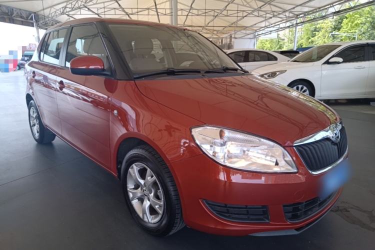 Used Skoda Fabia 2014 1.4L Manual Crystal Edition Front Right 45 Deg