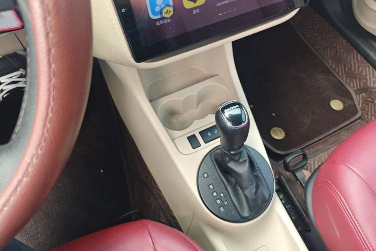 Used Skoda Fabia 2014 1.4L Automatic Crystal Edition Gear Lever