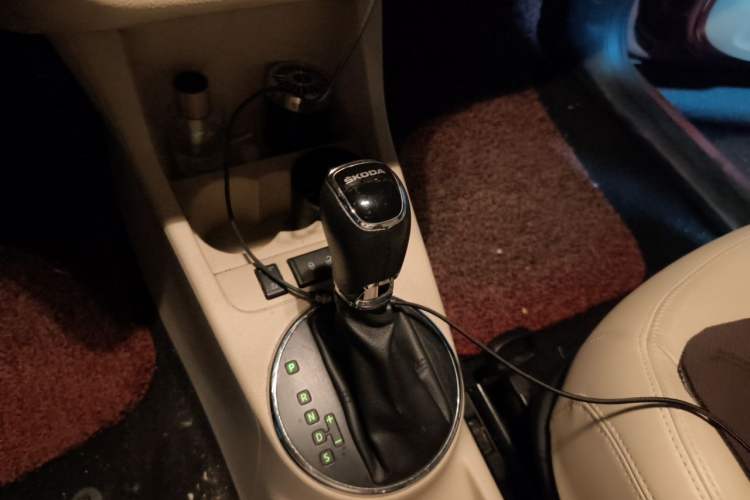 Used Skoda Fabia 2014 1.6L Automatic Crystal Edition Gear Lever