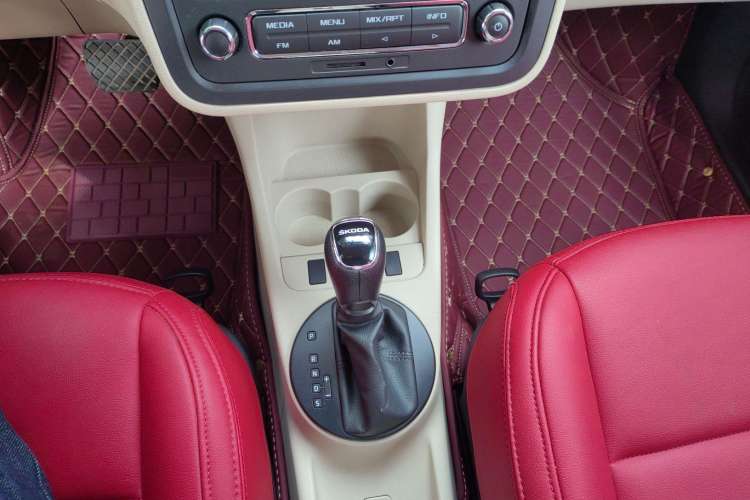 Used Skoda Fabia 2014 1.4L Automatic Crystal Edition Gear Lever