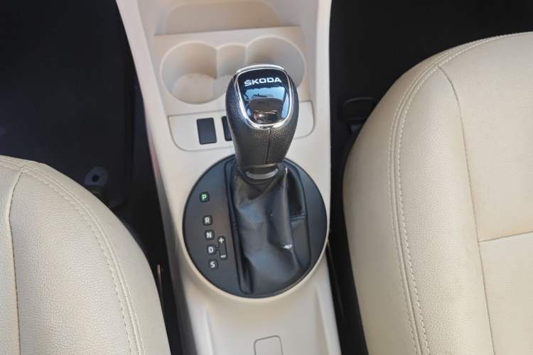 Used Skoda Fabia 2014 1.4L Automatic Crystal Edition Gear Lever