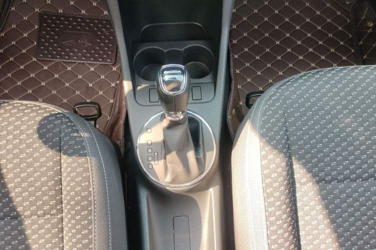 Used Skoda Fabia 2014 1.6L Automatic Sport Edition Gear Lever