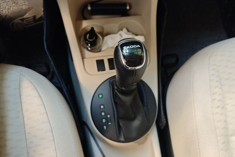 Used Skoda Fabia 2014 1.4L Automatic Crystal Edition Gear Lever