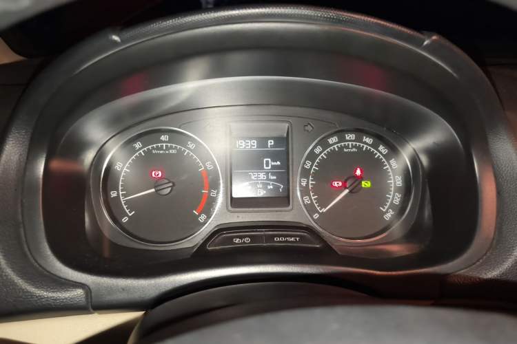 Used Skoda Fabia 2014 1.6L Automatic Crystal Edition Instrument Cluster