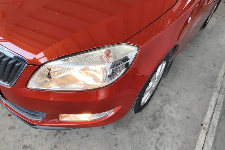Used Skoda Fabia 2014 1.4L Automatic Crystal Edition Left Front Headlight